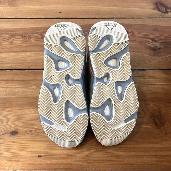 Yeezy 700 ‘Inertia’ (size 11) - Picture 4 of 6